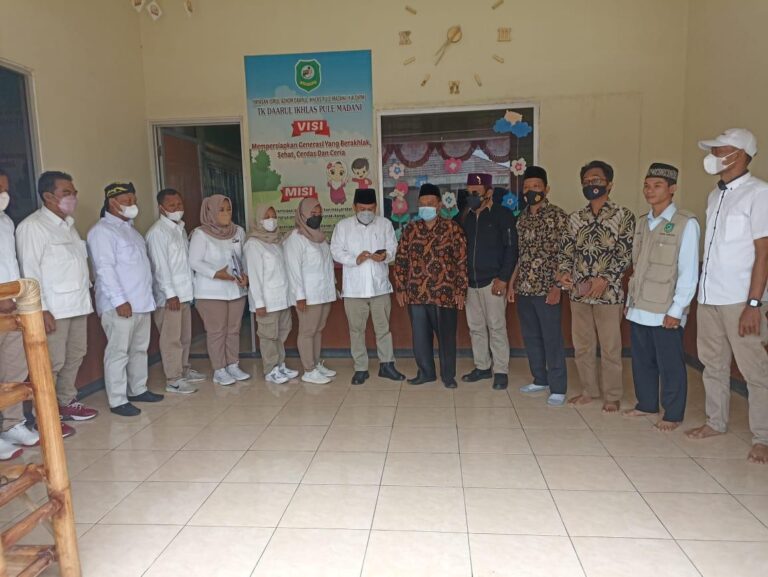 Pimpinan Pondok Pesantren Ismul A'zhom Sambut Hangat Kunjungan Ketua DPRD Kabupaten Bekasi BN Holik Qodratullah 1