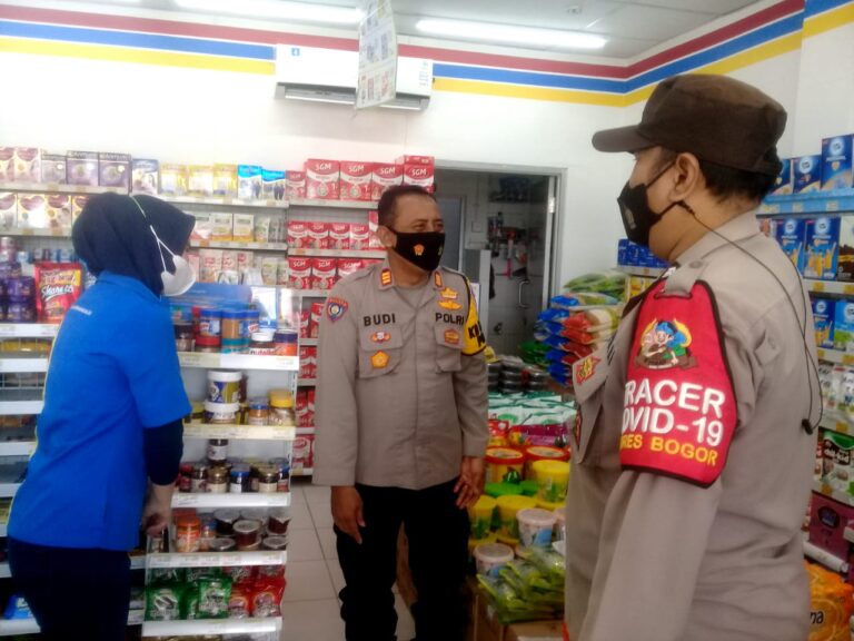 Babinkantibmas Desa Curug Bitung serta Kapolsek Nanggung Pantau Warung dan Toko Modern 1