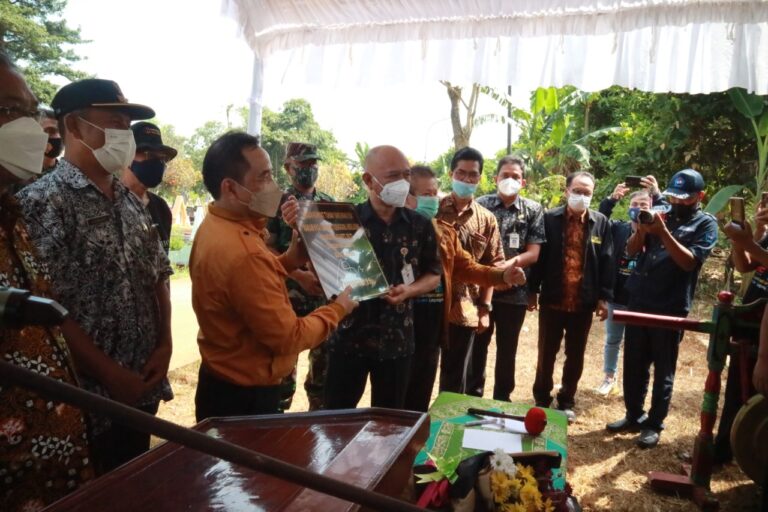 Bupati jepara H. Dian kristiandi, S.sos Resmikan Makam Tunggal Wulung dalam Acara Napak Tilas Pewarna Indonesia 1