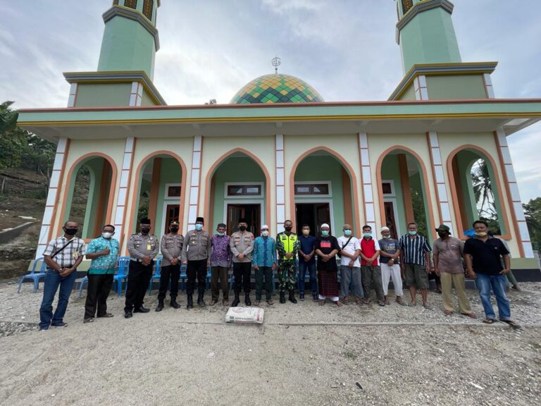 Laksanakan Safari Ramadhan, Kapolres Taput Beri Bantuan Pembangunan Mesjid 2
