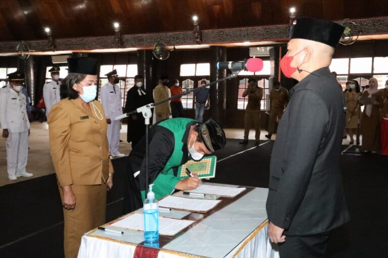 Lantik 131 Pejabat, Bupati Taput Minta Pelayanan Masyarakat Lebih Responsif dan Cepat 2