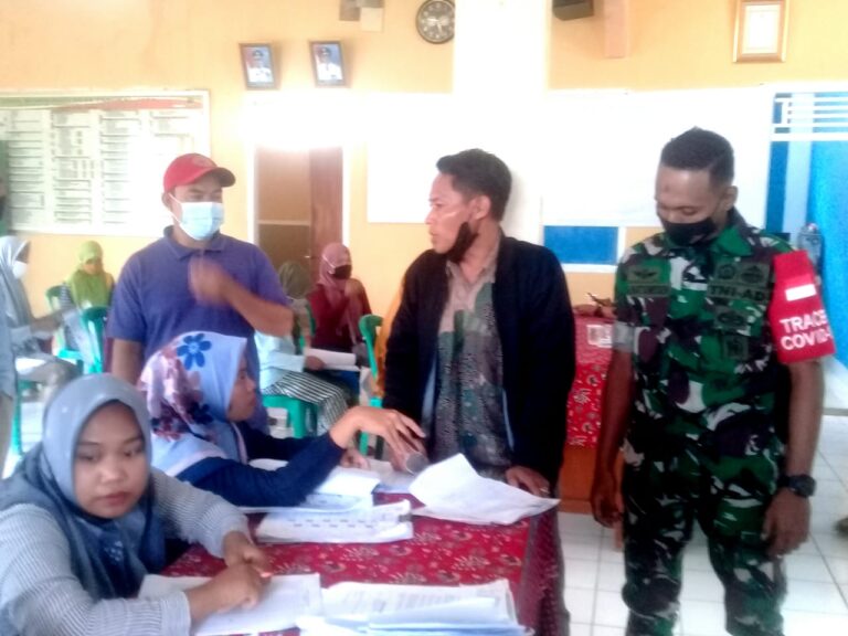 Pemdes Pangkal Jaya serta Babinsa Awasi Penyaluran BPNT 1