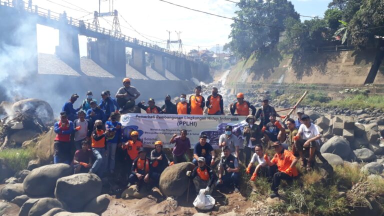 Wujudkan Lingkungan Bersih, PPLHI Gelar Aksi Bersih Kali Ciliwung Bentuk Dukungan Terhadap Program Pemerintah 1