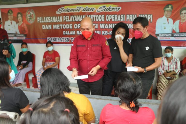 Bupati Tapanuli Utara Tinjau Pelaksanaan Operasi KB Bagi 47 orang di RSUD Tarutung 1