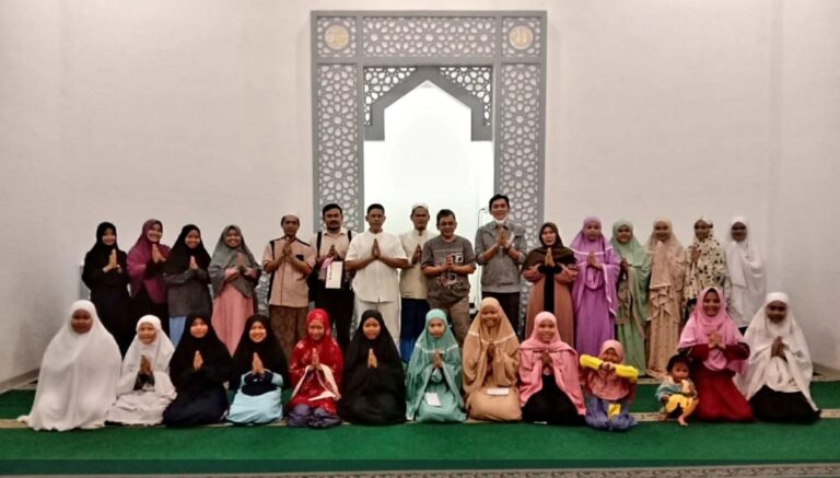 Mantan Danjen Kopassus Santuni Santri Pemulung di Tunas Mulia Bantar Gebang Bekasi 1