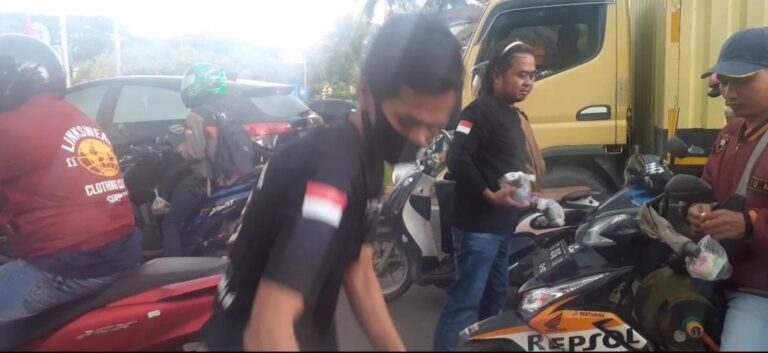 Peduli di Bulan Suci Gerakan Militansi Pejuang Indonesia Bagi Bagi Ta'jil 1