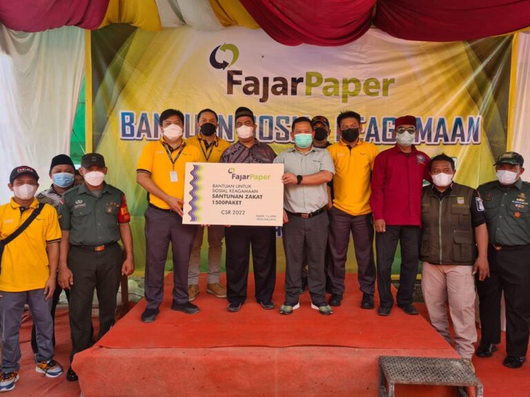 Jelang Idul Fitri, Fajar Paper Berikan Zakat Kepada 1500 Warga di Desa Kalijaya dan 400 Paket Sembako Untuk Kegiatan Bakti Sosial 1