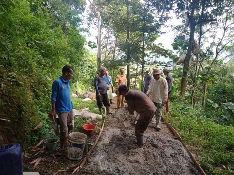 Kades Sipayung Laksanakan Betonisasi Jaling Kp. Sawah RT. 02 RW. 04 1