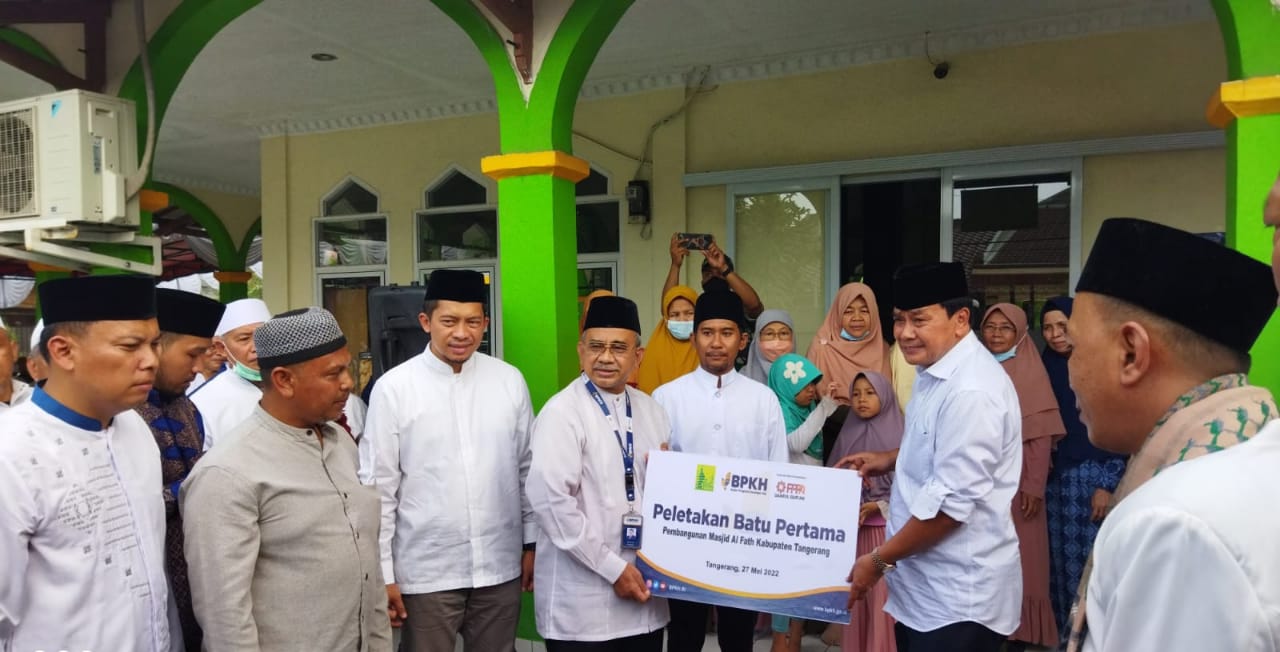 Peletakan Batu Pertama di Masjid Al- Fath Perumahan Binong Permai Dihadiri Sekda Kab. Tangerang Drs. Moch. Maesyal Rasyid, M.Si. 2