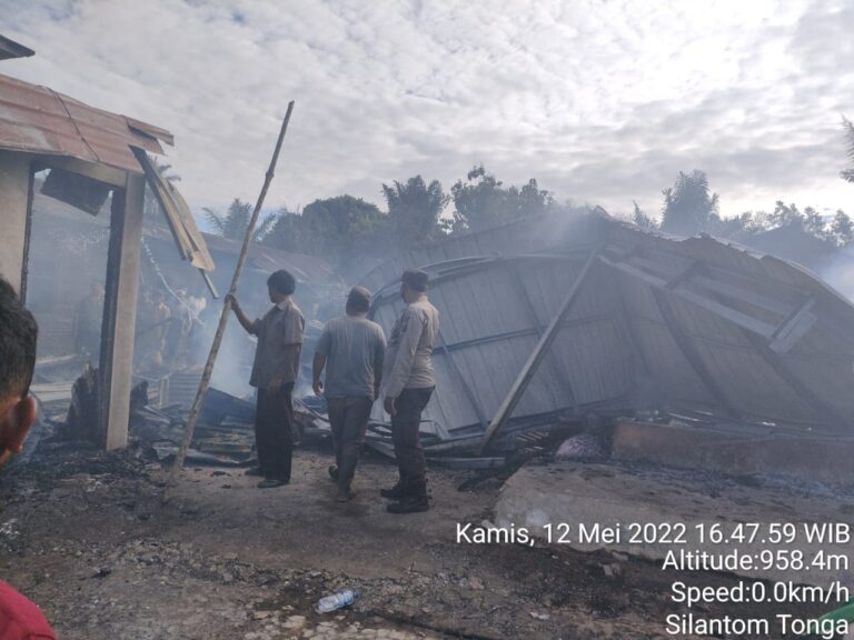 Sijago Merah Mengamuk, 3 Unit Rumah Ludes Terbakar di Pangaribuan 2