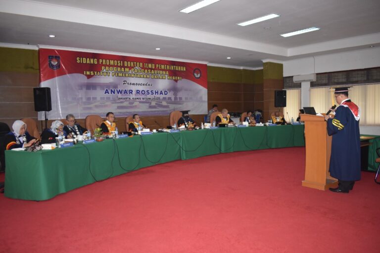 Dr. Anwar Roshad, S.H., M.Si 1