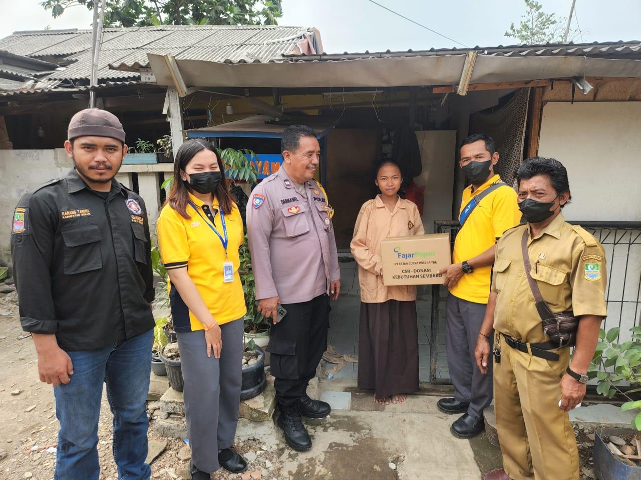 FajarPaper Serahkan Bantuan 1500 Paket Sembako untuk Desa Kalijaya 2