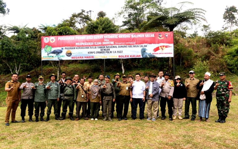 Kerjasama Penanaman 1000 Bibit Pohon (TNGHS) di Blok Hutan Hanjawar 1