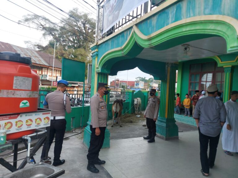 Personel Polres Humbahas Pam Ibadah Sholat Idul Adha 1443 H di Masjid, Pastikan Berjalan Aman 1