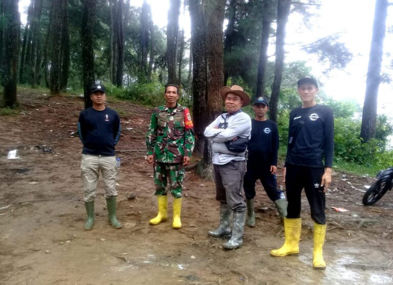 Ratusan Masyarakat serta Tomas Desa Bantar Karet Laksanakan Naratas Pembukaan Jalan 1