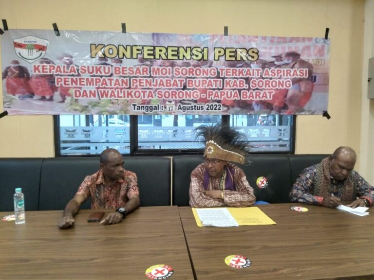 Jumpa Pers Kepala Suku Besar MOI Sorong Terkait Aspirasi Penempatan Pejabat Bupati Kabupaten Sorong Dan Walikota Sorong Papua Barat Di Jakarta 1