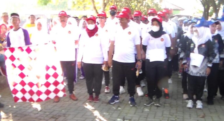 Semangat Hari Jadi Kabupaten Bekasi Ke - 72 dan Dirgahayu RI Ke - 77 Kecamatan Karangbahagia Gelar Lomba Jalan Sehat 1