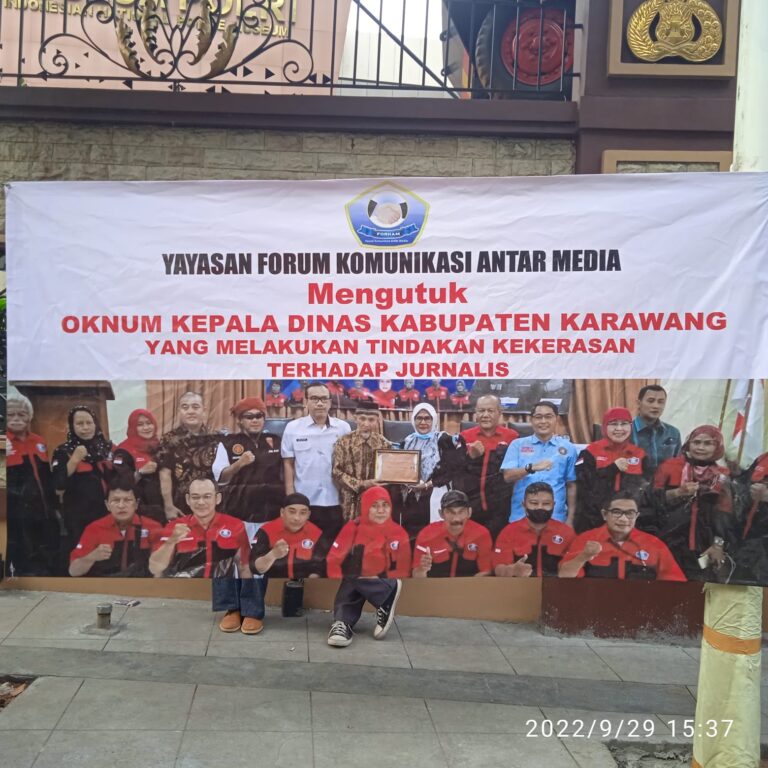 Aksi Koalisi Wartawan Indonesia Bersatoe Desak Copot Bupati dan Kapolres Karawang 3