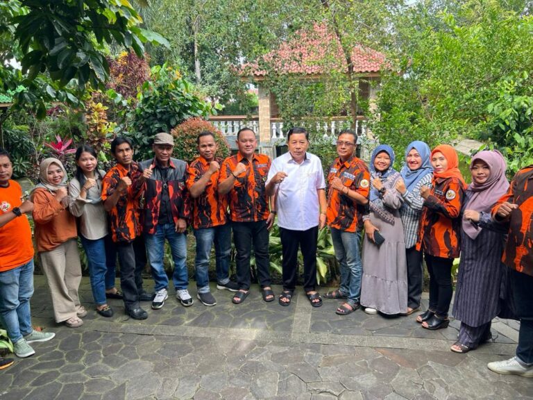 BKPB PP Kabupaten Bekasi Berkunjung Ke Kediaman Ketua MPC H Apuk Idris 1