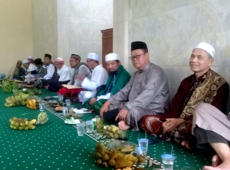 Kades Curug Bitung Hadiri Pengajian Patul Hidayah di RW 01 1