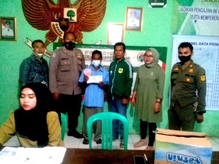 Pemdes Curug Bitung Laksanakan Penyaluran BLT Sekaligus Vaksinasi Boster 1