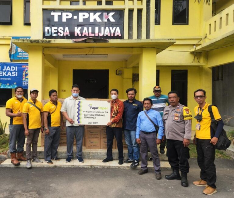 FajarPaper Serahkan Bantuan 2000 Paket Sembako ke Desa Kalijaya dan Harjamekar di Kabupaten Bekasi 3