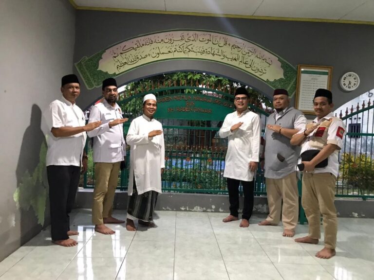 Jumat Berkah,DPC Gerindra Kabupaten Bekasi Ziarah Ke Makam Pahlawan Nasional KH Raden Ma'mun Nawawi 1