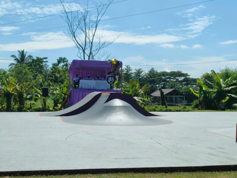 Gilang Tampil Memukau Atlet Free Style BMX Sumbang Medali Emas Untuk Kab Bekasi