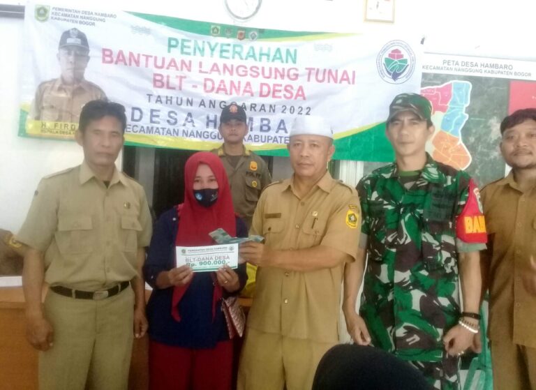 Kades Hambaro Salurkan BLT 3 Bulan 1