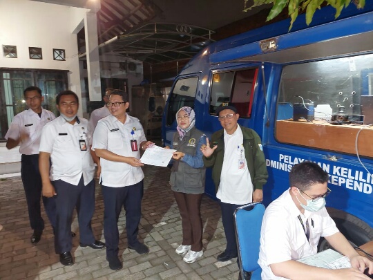 Kadis Dukcapil DKI Tinjau Layanan Jemput Bola Kamsa di Kelurahan Marunda, Pastikan Layanan Dukcapil Rabu Petang Berjalan