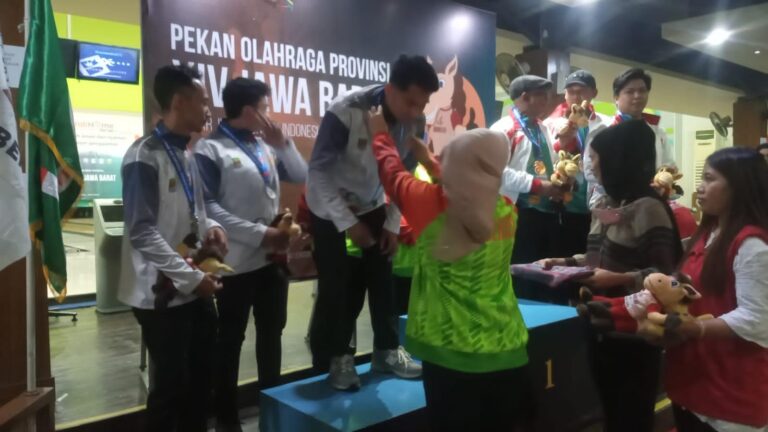 Medali Emas Untuk Pebowling Kab Bekasi Porprov XIV Jabar