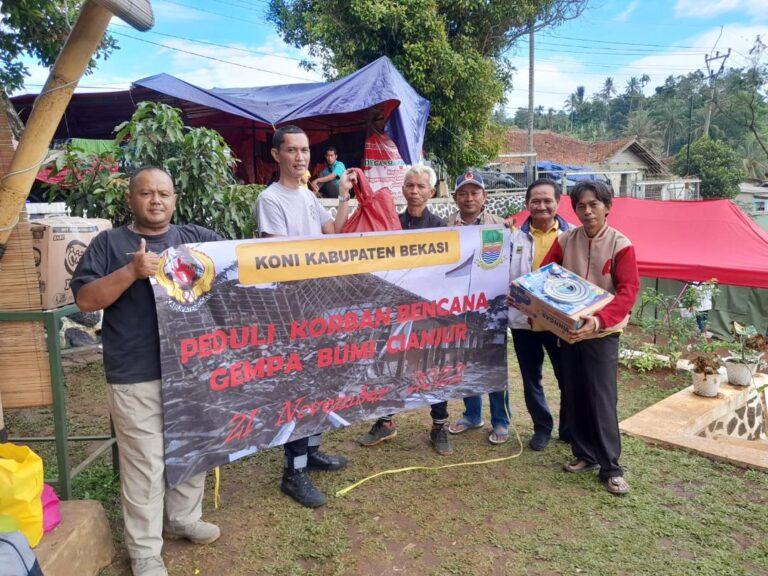Peduli Gempa Cianjur, KONI Kabupaten Bekasi Salurkan Bantuan ke Lokasi Terisolir