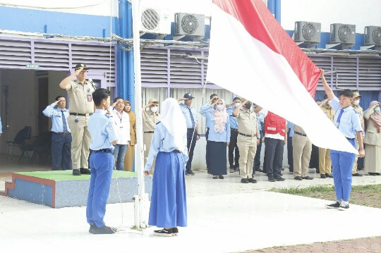 Pimpin Apel Pagi Di SMK 1 Perguruan Cikini, Kadis Dukcapil Ajak Siswa-Siswi Rekam E-KTP