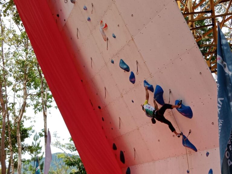 im Sigrid Atlet Panjat Tebing Kab Bekasi Torehan Medali Emas di Porprov XIV Jabar