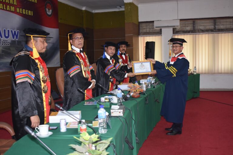 Dr. Drs. Gasper Liauw, M.Si, Dosen IPDN Kampus Papua Raih gelar Doktor Ilmu Pemerintahan ke -183 dengan Predikat Sangat Memuaskan 3