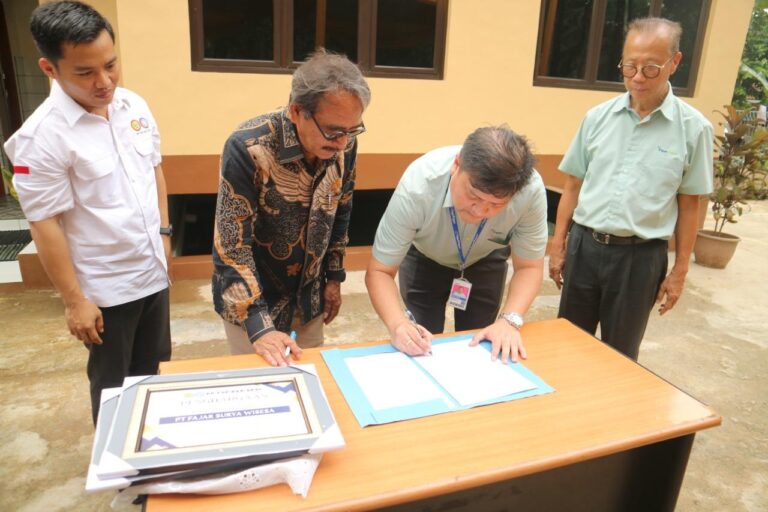 FajarPaper Resmikan Bangunan Mushola AL-FAJAR di BLK SP KEP SPSI 2