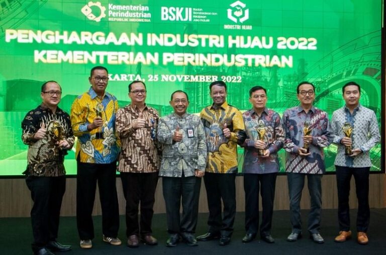 FajarPaper Terima Penghargaan Industri Hijau 2022 3