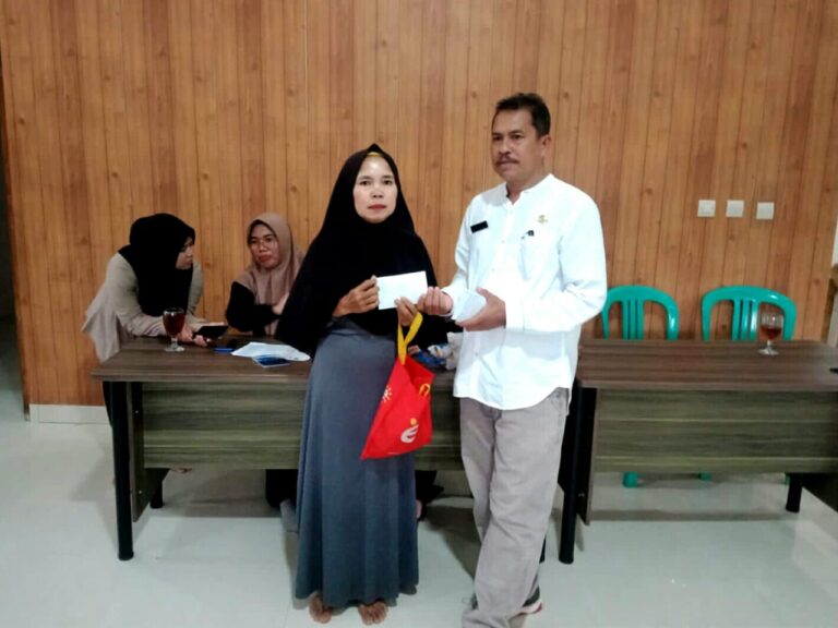 Kades Jayaraharja Laksanakan Penyaliran BLTUntuk 128 KPM 1