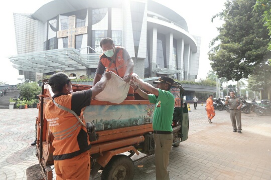 Lewat BBG, Satpol PP Jakarta Utara Berikan Rasa Nyaman Dan Aman Perayaan Natal 2022