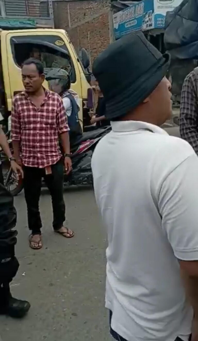Mobil Seorang Wartawan di Kabupaten Bekasi di Hadang Debt Collector