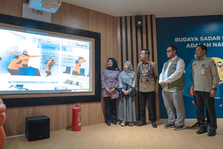 Penjabat (Pj) Gubernur DKI Jakarta, DRS. Heru Budi Hartono, M. M. Didampingi DR (C). DRS. H. Isnawa Adji, M.AP. 1