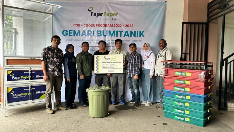 FajarPaper Memulai Kegiatan GEMARI BUMITANIK Bagi Karyawan Pra Pensiun, Siswa i SMK dan Masyarakat Desa Terpilih 1