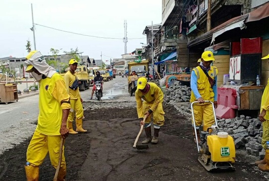 Sudin Bina Marga Jakut Perbaiki Jalan Pelabuhan Kalibaru