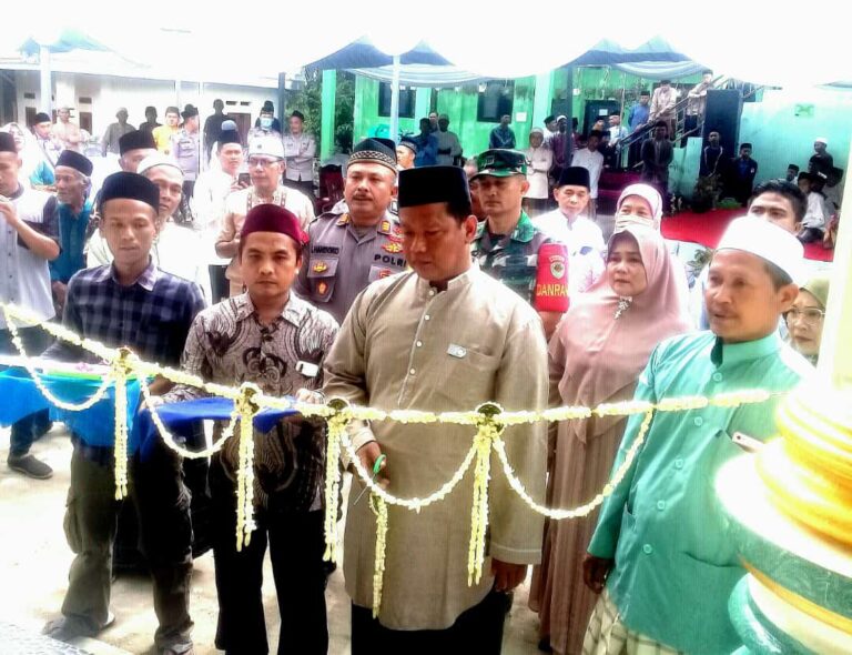 Ustad Uweng Didampingi Kapolsek serta Danramil Resmikan Mesjid Jami Al Aslah Kp. Lukut 1