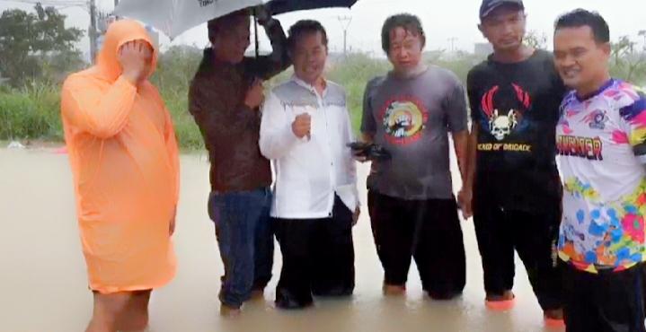 Camat Karangbahagia Bersama FPRB Terjun Langsung ke Lokasi Terdampak Banjir