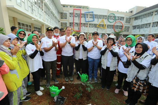 Gerakan Menanam Sepuluh Juta Pohon di Jakut