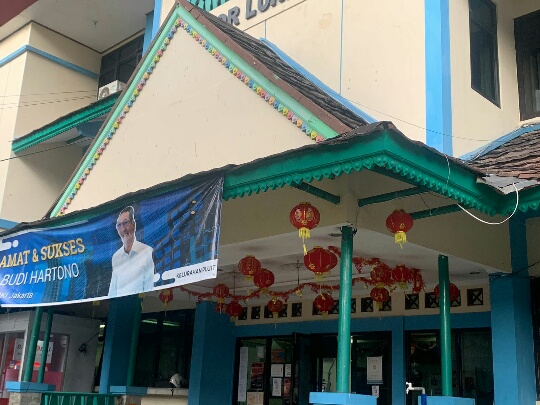 Kantor Kelurahan Pluit Pasang Ornamen Imlek