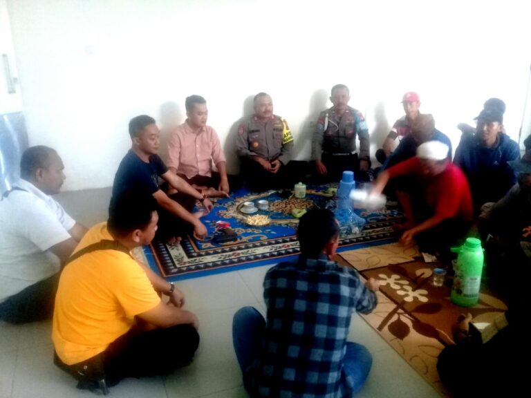 Kunjungan serta Curhat Kapolsek Nanggung Bersama Jajaran ke Semua Calon Kades Curug Bitung 1