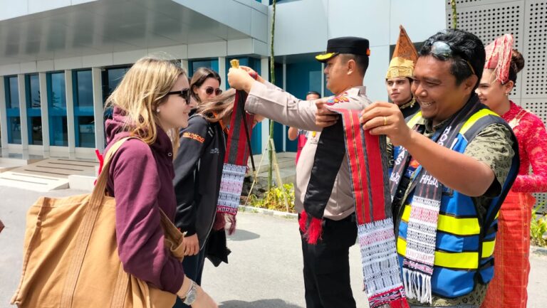 Polres Taput Sambut Kedatangan Delegasi F1 H20 di Pos Terpadu Bandara Silangit 1