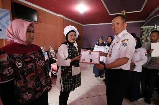 Tutup Pelatihan Keterampilan Warga Rawa Malang, Walikota Jakut Pastikan Peserta Dapat Pendampingan